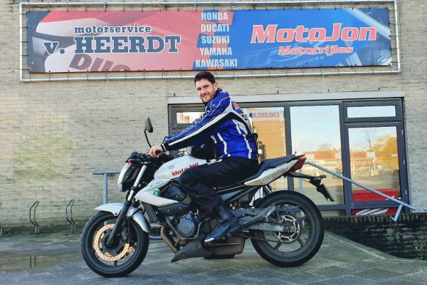 Mike uit Amersfoort is geslaagd bij MotoJon Motorrijschool