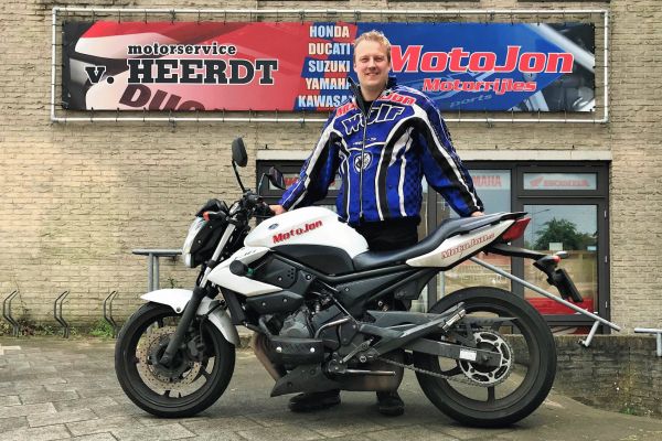 Sven uit Hilversum is geslaagd bij MotoJon Motorrijschool