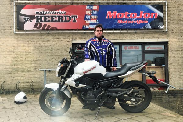 Eric uit Eemnes is geslaagd bij MotoJon Motorrijschool