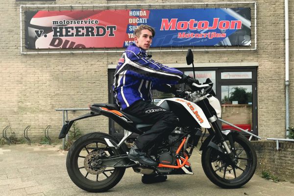 Michael uit Hilversum is geslaagd bij MotoJon Motorrijschool