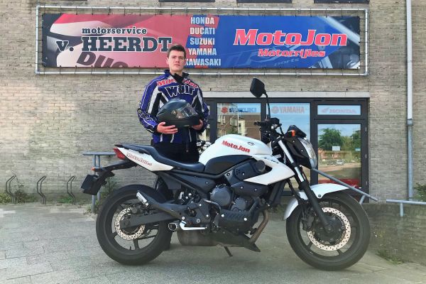 Stefan uit Naarden is geslaagd bij MotoJon Motorrijschool