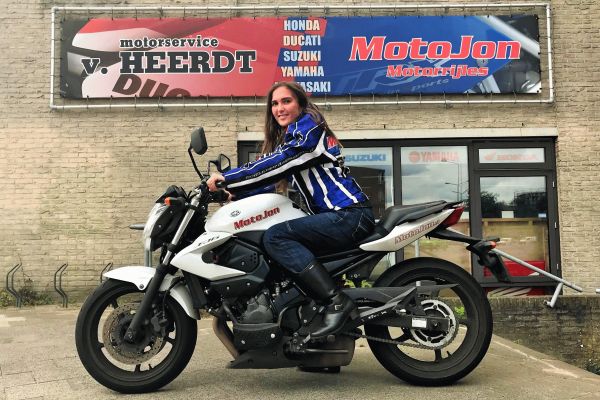 Roos uit Kortenhoef is geslaagd bij MotoJon Motorrijschool