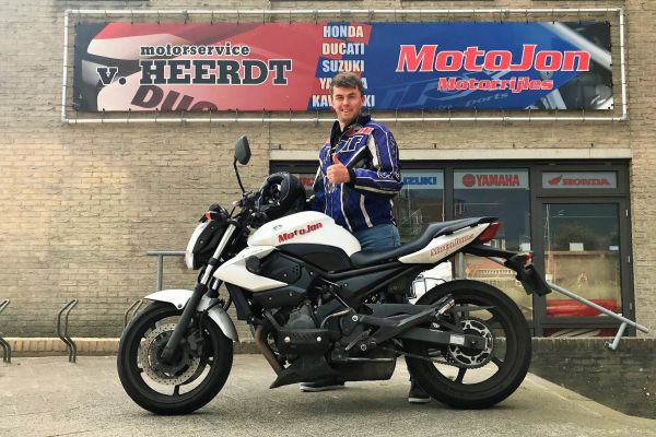 Niels uit Hilversum is geslaagd bij MotoJon Motorrijschool