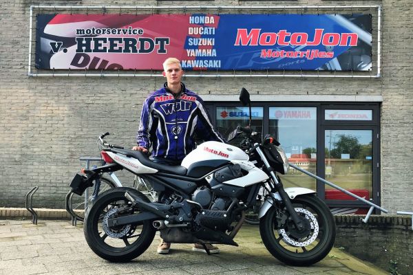 Nathan uit Hilversum is geslaagd bij MotoJon Motorrijschool