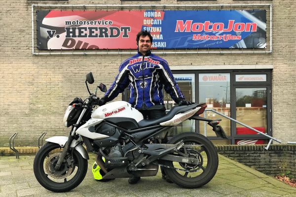 James uit Utrecht is geslaagd bij MotoJon Motorrijschool