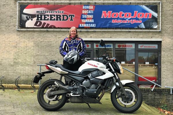 Marjan uit Amersfoort is geslaagd bij MotoJon Motorrijschool