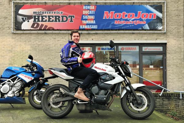 Jesse uit Hilversum is geslaagd bij MotoJon Motorrijschool