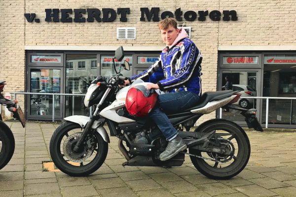 Steijn uit Hilversum is geslaagd bij MotoJon Motorrijschool