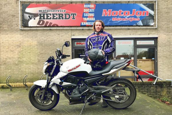 Victor uit Hilversum is geslaagd bij MotoJon Motorrijschool