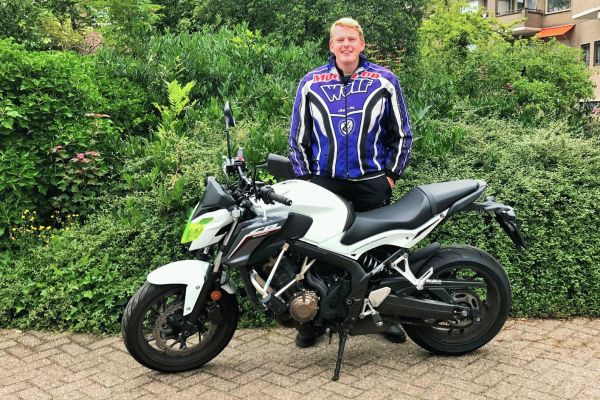 Sander uit Kortenhoef is geslaagd bij MotoJon Motorrijschool