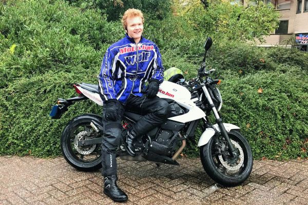 Fanda uit Loosdrecht is geslaagd bij MotoJon Motorrijschool
