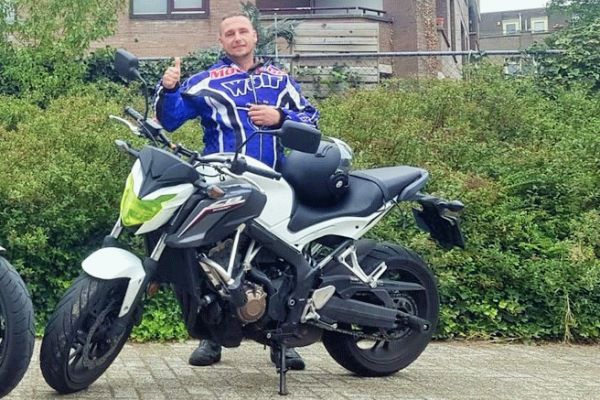 Tonnie uit Bussum is geslaagd bij MotoJon Motorrijschool