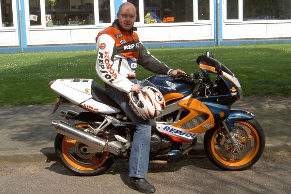 Dave uit Hilversum is geslaagd bij MotoJon Motorrijschool
