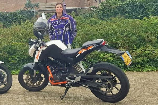Chris  uit Loosdrecht is geslaagd bij MotoJon Motorrijschool