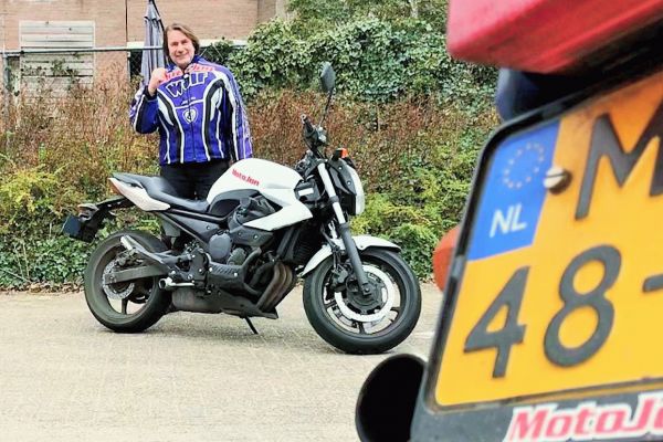 Andre uit Hilversum is geslaagd bij MotoJon Motorrijschool