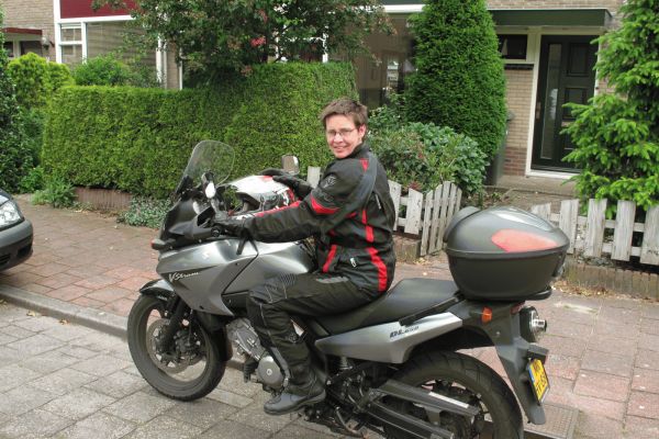 Sigrid uit Kortenhoef is geslaagd bij MotoJon Motorrijschool