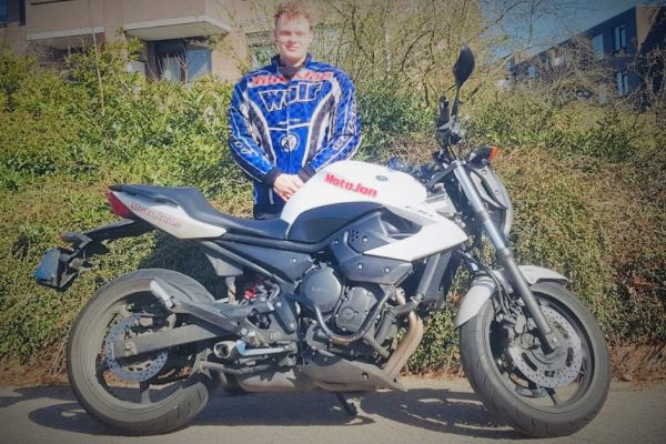 Mark uit Muiden is geslaagd bij MotoJon Motorrijschool