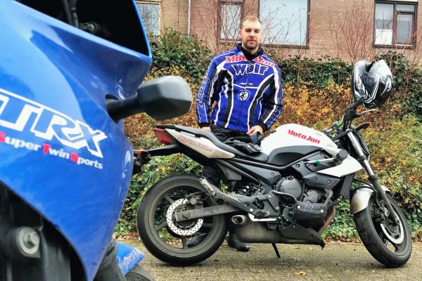 Thom uit Hilversum is geslaagd bij MotoJon Motorrijschool