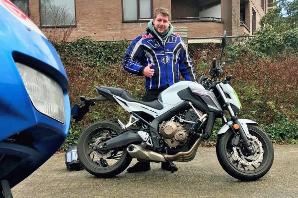 Sjors uit Nederhorst den Berg is geslaagd bij MotoJon Motorrijschool