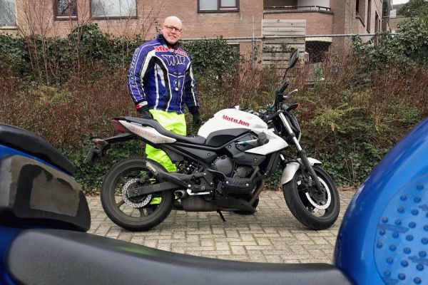 Hein uit Huizen is geslaagd bij MotoJon Motorrijschool