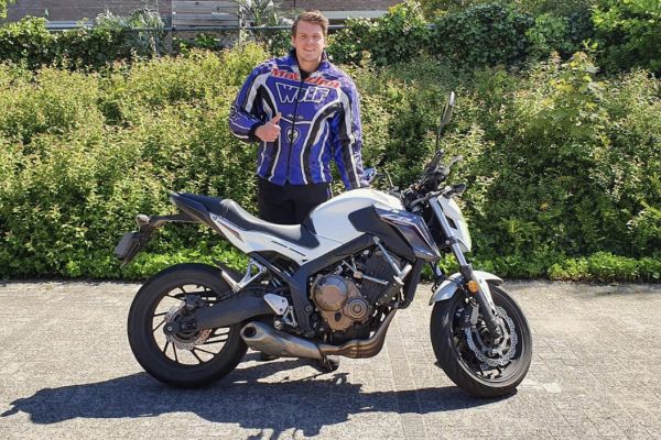 Jim uit Wilnis is geslaagd bij MotoJon Motorrijschool