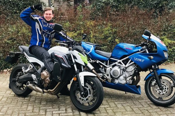 Michael uit Hilversum is geslaagd bij MotoJon Motorrijschool