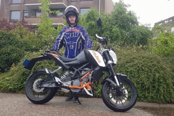 Boaz uit Kortenhoef is geslaagd bij MotoJon Motorrijschool