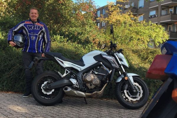 Tijmen uit Huizen is geslaagd bij MotoJon Motorrijschool