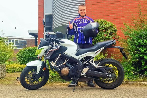 Patrick uit Naarden is geslaagd bij MotoJon Motorrijschool