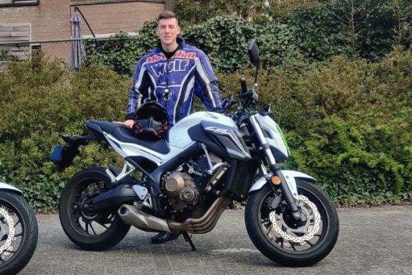 Michio uit Kortenhoef is geslaagd bij MotoJon Motorrijschool