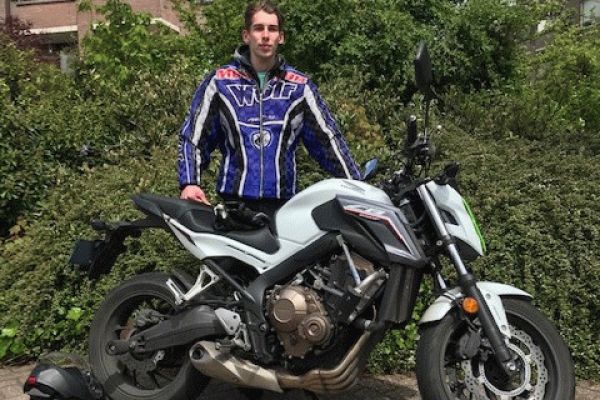Michael uit Hilversum is geslaagd bij MotoJon Motorrijschool