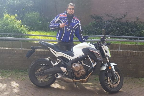Raul uit Huizen is geslaagd bij MotoJon Motorrijschool