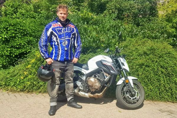 Arend uit Hilversum is geslaagd bij MotoJon Motorrijschool