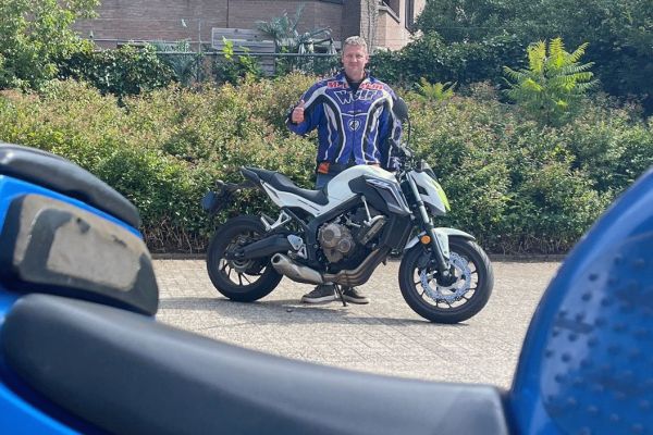 Wouter uit Naarden is geslaagd bij MotoJon Motorrijschool