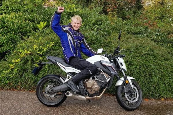 Vincent uit Soest is geslaagd bij MotoJon Motorrijschool