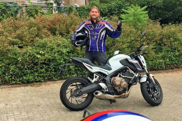 Jelle uit Laren is geslaagd bij MotoJon Motorrijschool