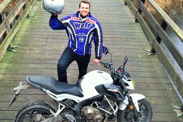 Ruben uit Amsterdam is geslaagd bij MotoJon Motorrijschool