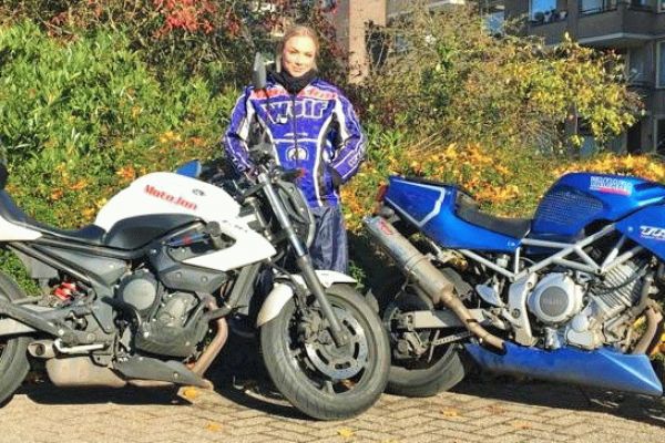 Felicia uit Hilversum is geslaagd bij MotoJon Motorrijschool