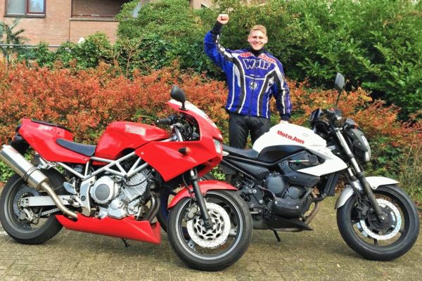 Axel uit Huizen is geslaagd bij MotoJon Motorrijschool