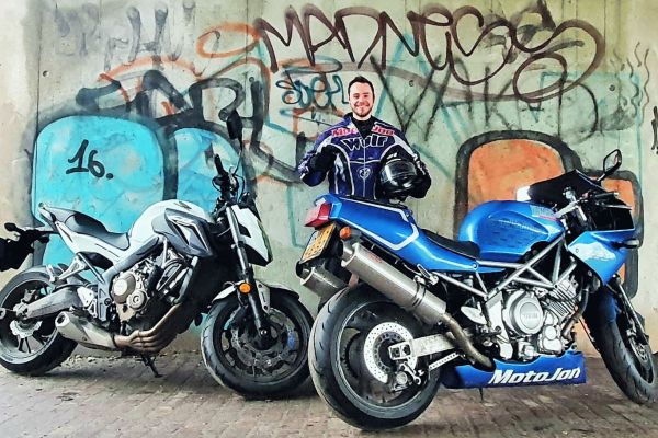 Jasper uit Hilversum is geslaagd bij MotoJon Motorrijschool