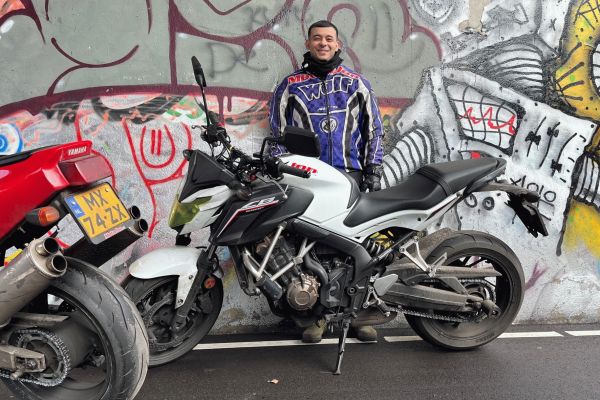 Nader uit Hilversum is geslaagd bij MotoJon Motorrijschool