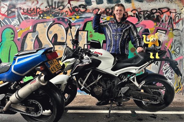 Max uit Hilversum is geslaagd bij MotoJon Motorrijschool