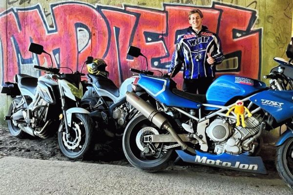 Kesi uit Hilversum is geslaagd bij MotoJon Motorrijschool