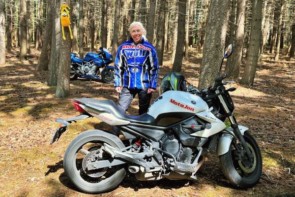 Carry uit Hilversum is geslaagd bij MotoJon Motorrijschool