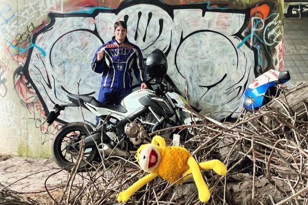 Pepijn uit Loosdrecht is geslaagd bij MotoJon Motorrijschool