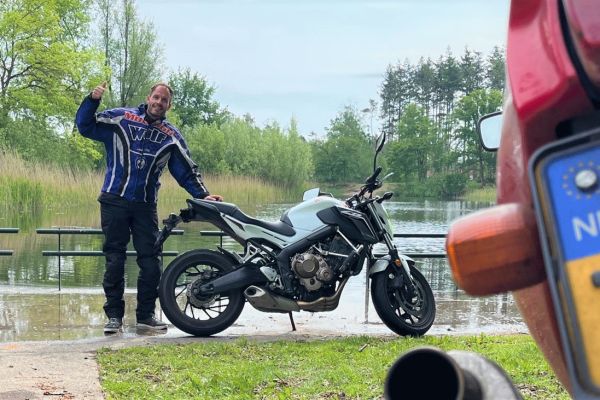 Dennis uit Laren is geslaagd bij MotoJon Motorrijschool