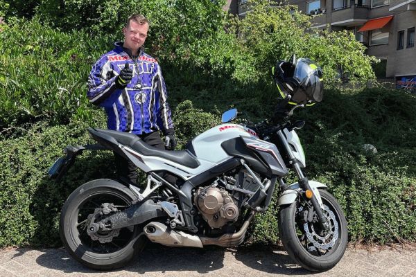 Danny uit Hilversum is geslaagd bij MotoJon Motorrijschool