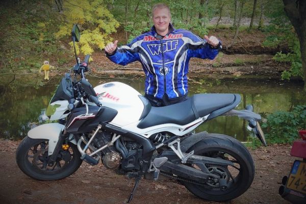 Danny uit Nederhorst den Berg is geslaagd bij MotoJon Motorrijschool