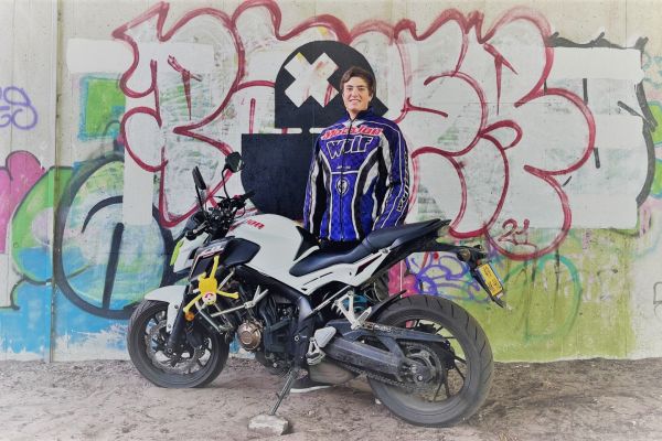 Chris uit Loosdrecht is geslaagd bij MotoJon Motorrijschool