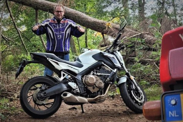 Michael uit Hilversum is geslaagd bij MotoJon Motorrijschool